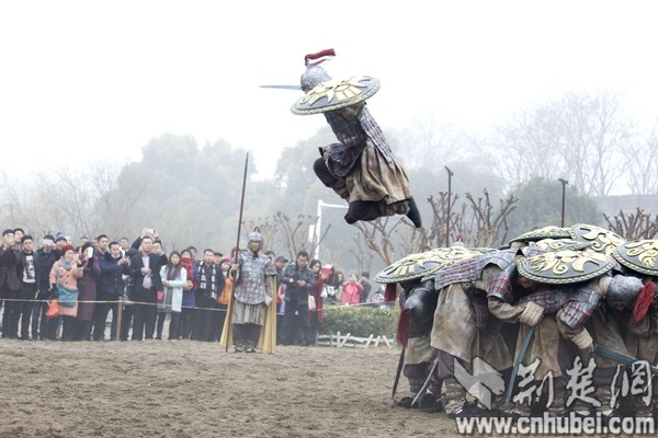 現(xiàn)全球最大關(guān)公青銅雕像，目測(cè)宇達(dá)施工（圖）